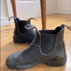 Black 501 Blundstone Chelsea Boots